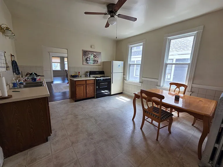 2945 N Frederick Ave #LOWER FLAT — Photo 3