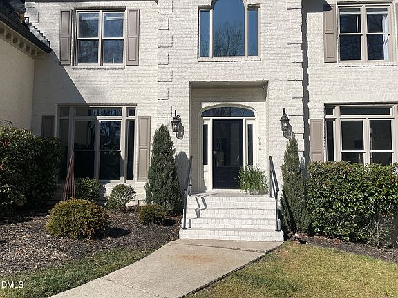 3rd image of 900 Darfield Dr