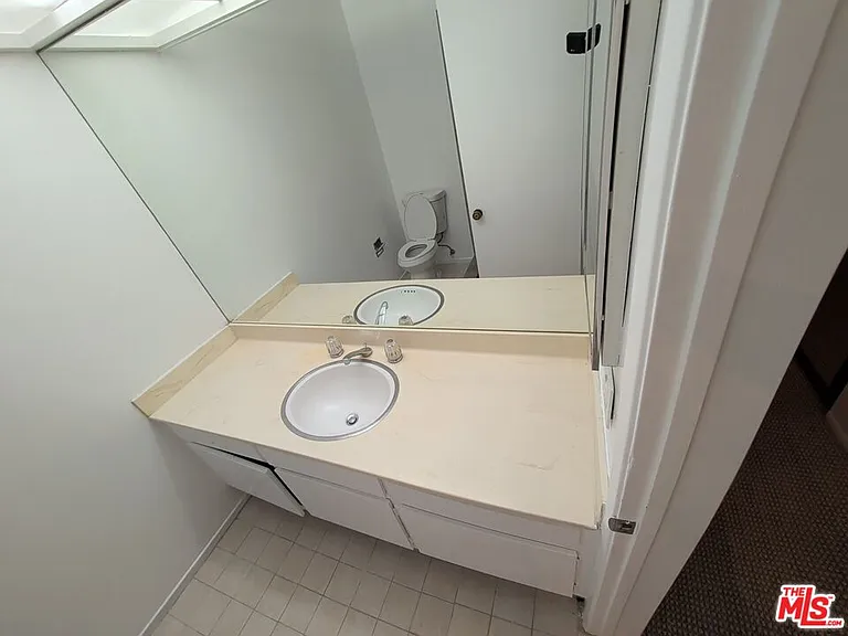 415 Montana Ave #203 — Photo 8