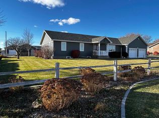 840 N Prairie Trace Rd, Sutherland, NE 69165