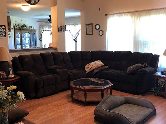 3rd image of 415 Harvest Hill Ln