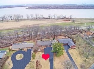 9856 Parkway Dr, Saint Louis, MO