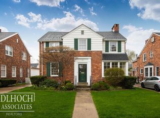 285 McMillan Rd, Grosse Pointe Farms, MI 48236