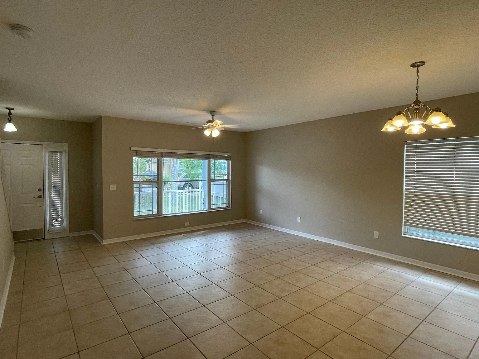 4 bed, 2.5 bath, 1984 sqft, $3,100 — Photo 3