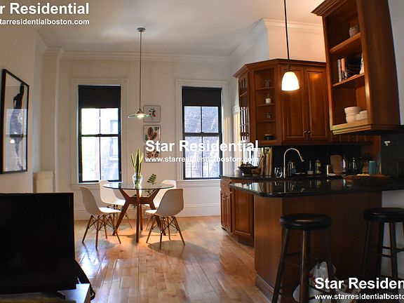 3rd image of 87 Dartmouth St APT 2