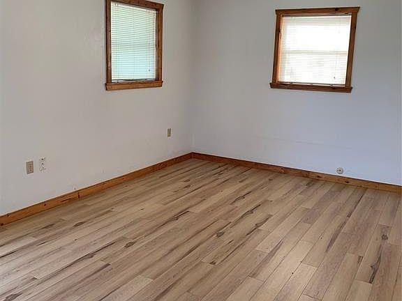 2nd image of 840 W Pine St
