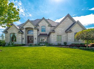 8691 Crest Ct, Burr Ridge, IL 60527