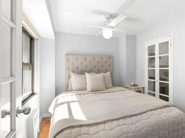 310 Lexington Avenue image 4 of 12