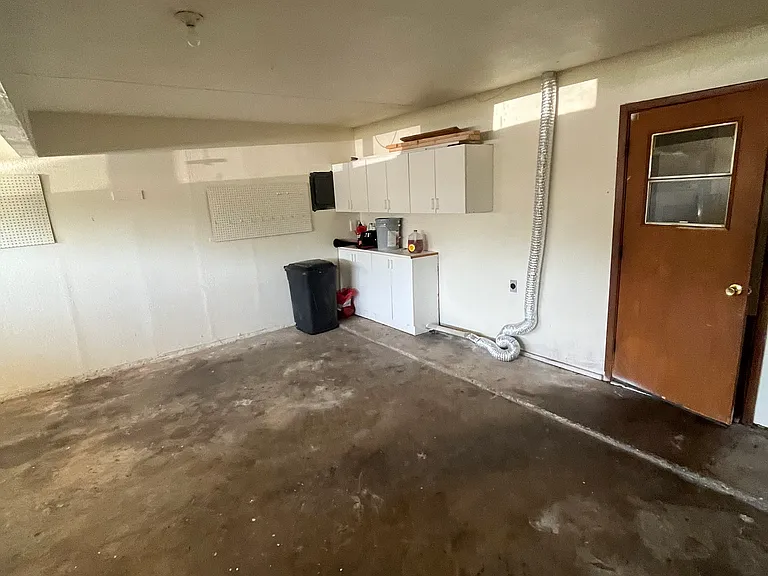 705 Michael Ln — Photo 14