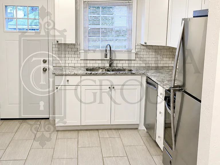 2361 Bensonia Ave — Photo 10