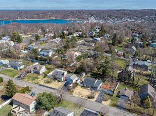 104 Hoyt Ln, Port Jefferson, NY 11777