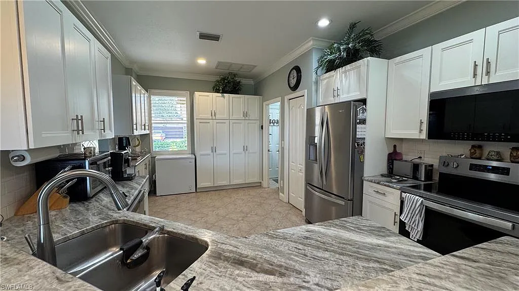 2 bed, 2.0 bath, 1669 sqft, $5,200 — Photo 4