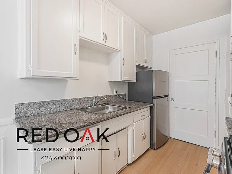1030 Menlo Ave #7 — Photo 9