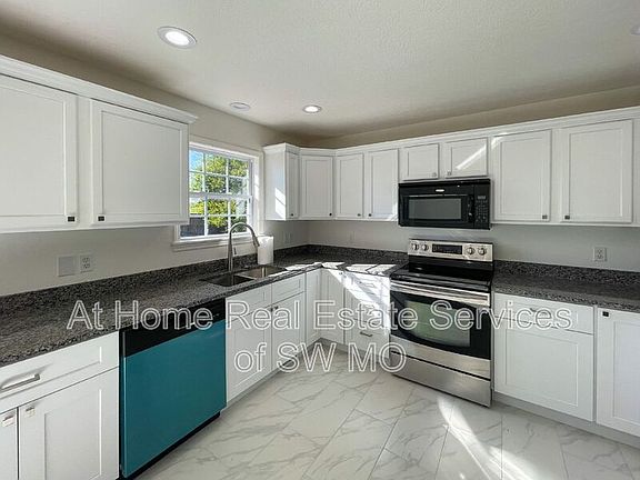 3rd image of 977 S Ballard Dr