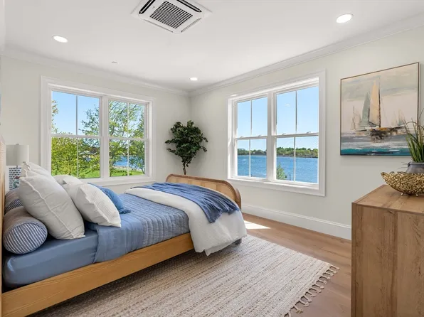 16 Franklin St #2303, Salem, MA 01970