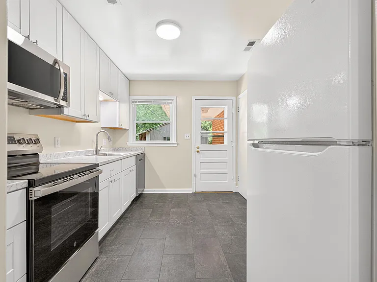 1272 Rio Rd E — Photo 7