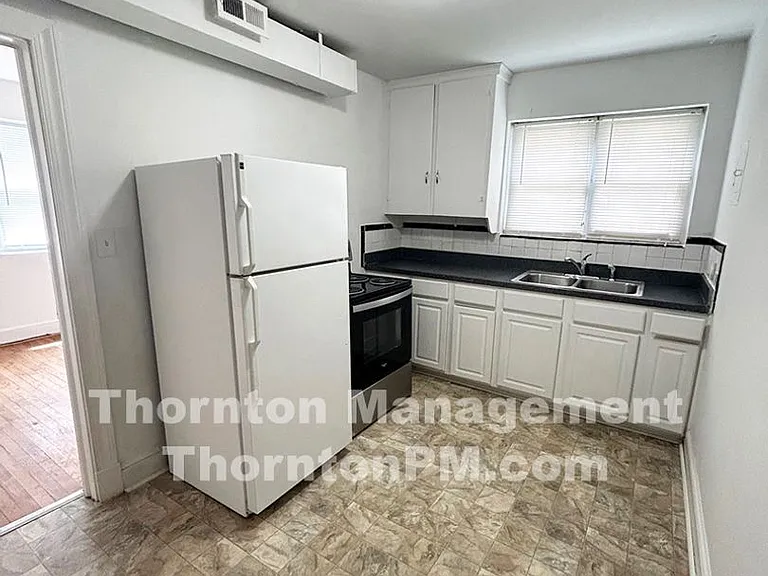 913 Monument Ave — Photo 4