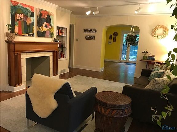 4th image of 222 N Grove St