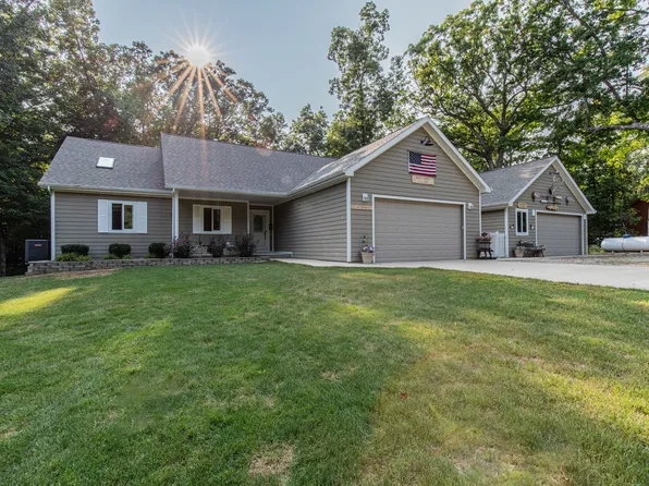 21 Carribean Dr, Putnam, IL 61560