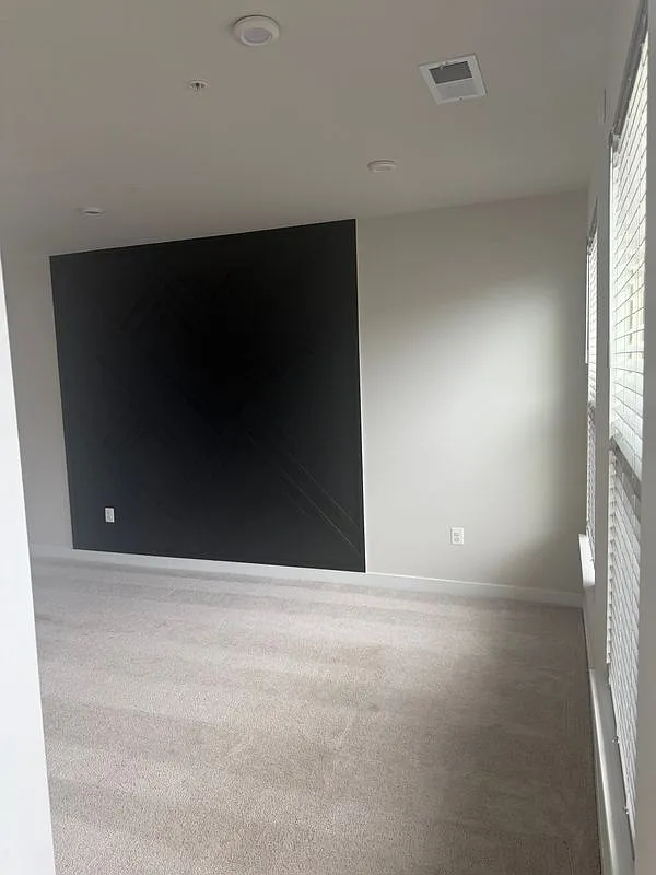 3 bed, 3.5 bath, 2700 sqft, $3,550 — Photo 2