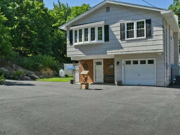 121 Leland Trl, Hopatcong Boro, NJ 07843