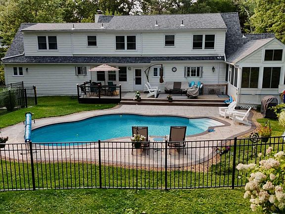 3rd image of 52 Kingwood Park