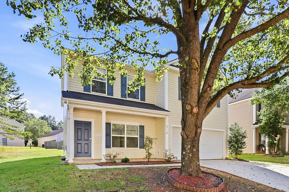 3 bed, 2.5 bath, 2367 sqft, $2,150 — Photo 4