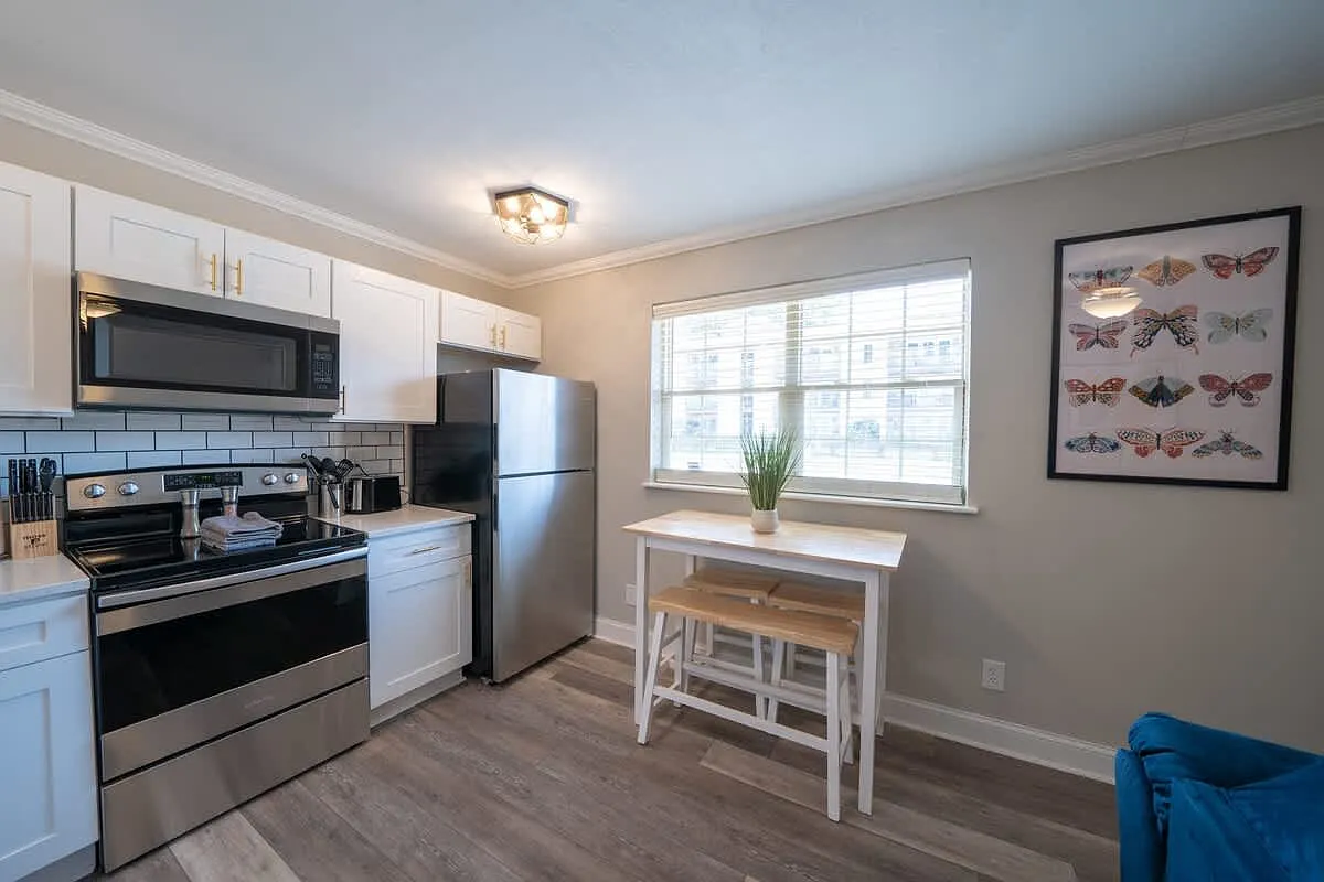 1 bed, 400 sqft, $2,100 — Photo 4