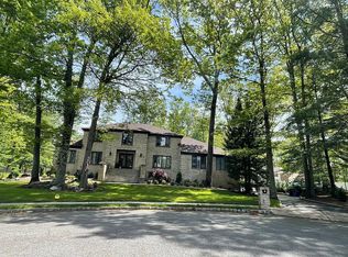 15 Oxford Ct, Morganville, NJ 07751