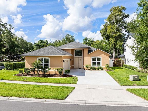 2nd image of 683 Oak Hollow Way
