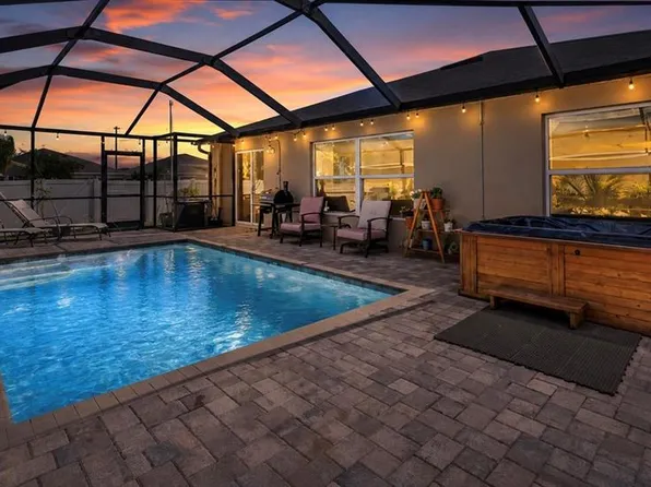 936 Zone Tailed Hawk Pl, Ruskin, FL 33570