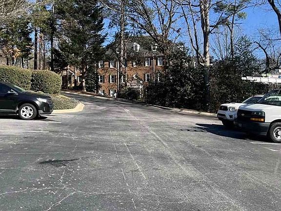 Exterior Neighborhood (street photo)