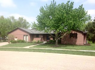 5530 Briar Rosa Dr, Lincoln, NE 68516