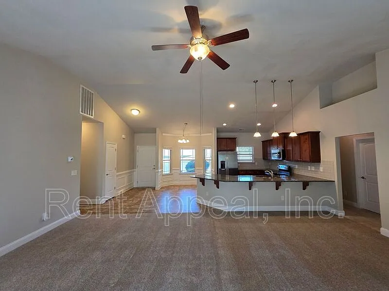 3 bed, 2.0 bath, 1540 sqft, $1,900 — Photo 4