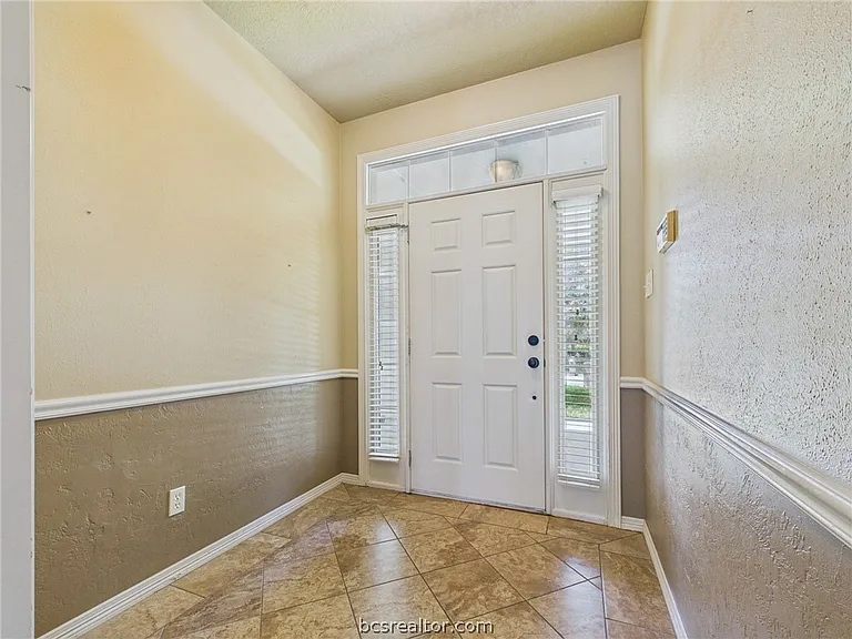 2305 Kendal Green Cir — Photo 2