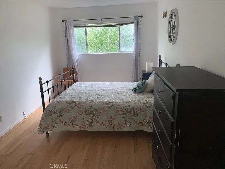 744 W 33rd St — Photo 11