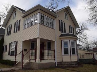 233 6th St, Baraboo, WI 53913