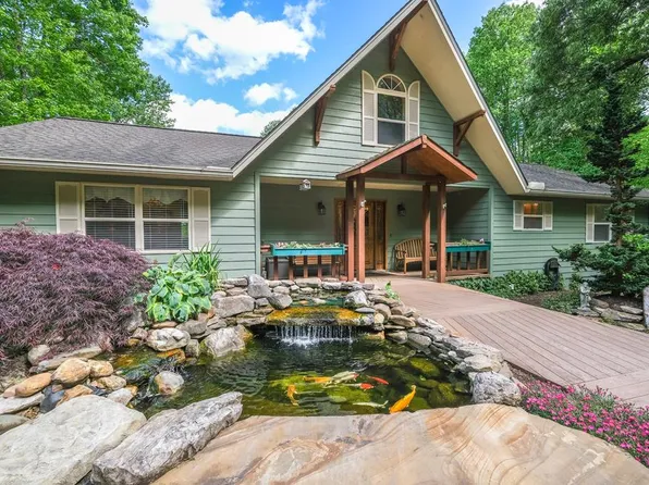 36 Woodcastle Ln, Hayesville, NC 28904