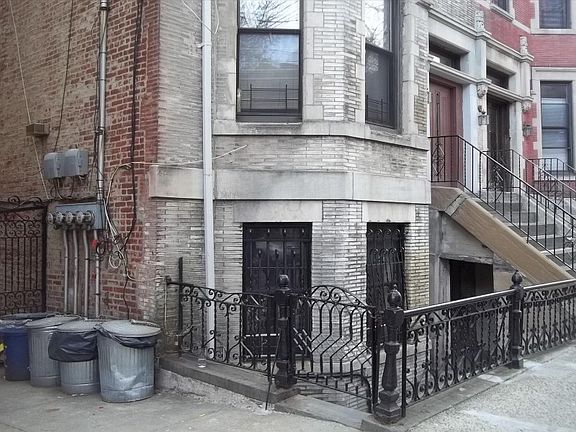 2nd image of 1052 Clay Ave