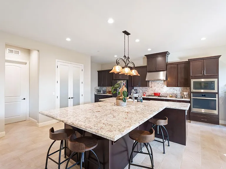 822 Overstone Ave — Photo 8