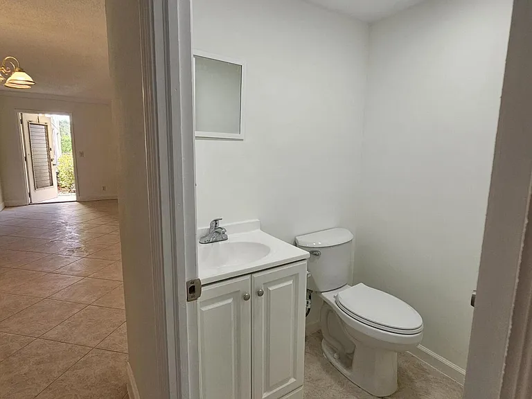 211 E Saxony Ln #211 — Photo 7
