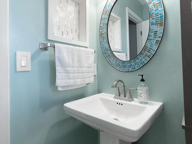800 Bay Dr #10 — Photo 8