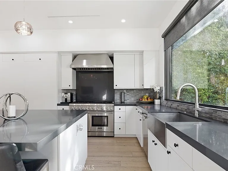 4545 Stern Ave — Photo 5