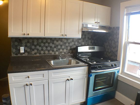 2nd image of 2076 33rd St #3