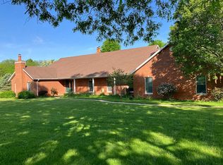 2164 Wagon Trail Rd, White Heath, IL 61884