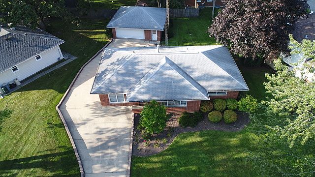 2nd image of 2418 Sunset Ln