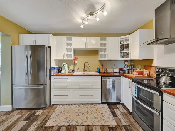 7180 SW 22nd Place, Davie, FL 33317