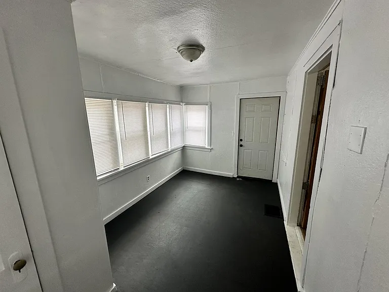 1404 S Main St #1 — Photo 16