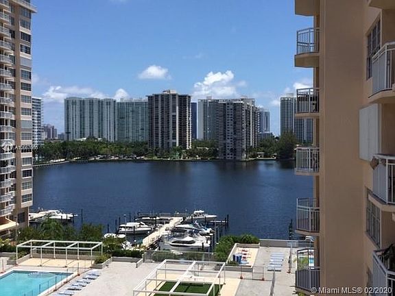 2nd image of 18031 Biscayne Blvd APT 802