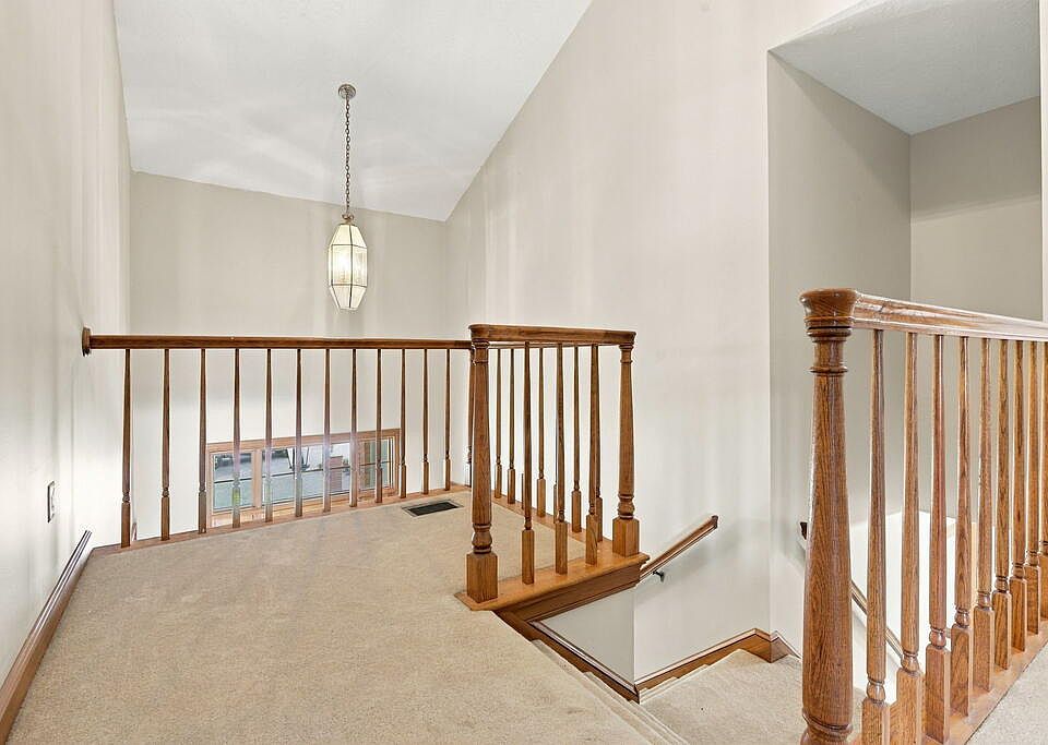 40th image of 205 Falcon Dr
